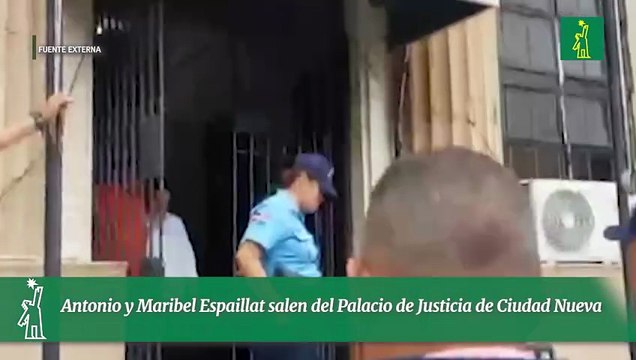 Antonio y Maribel Espaillat salen del Palacio de Justicia de Ciudad Nueva