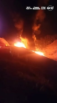 Caminhão explode após tombar em curva da BR-381; motorista morreu