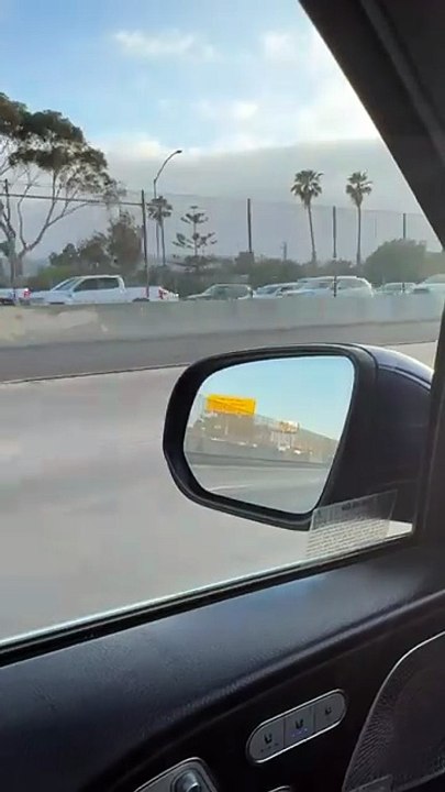 Reportan largas filas para cruzar de San Ysidro a Tijuana