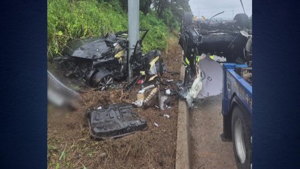 처참히 부서진 승용차..."빗길 사고 추정" / YTN
