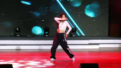 A college student danced AIR on the stage!