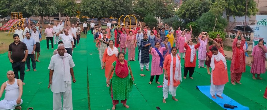 अंतरराष्ट्रीय योग दिवस: एक दशक में बदली दिनचर्या व संवर रही सेहत, सैकड़ों लोग करते हैं नियमित योग,जिले में 40 योग कक्षाएं संचालित