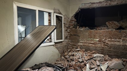 İzmir'de tünel inşaatı nedeniyle evin duvarı yıkıldı