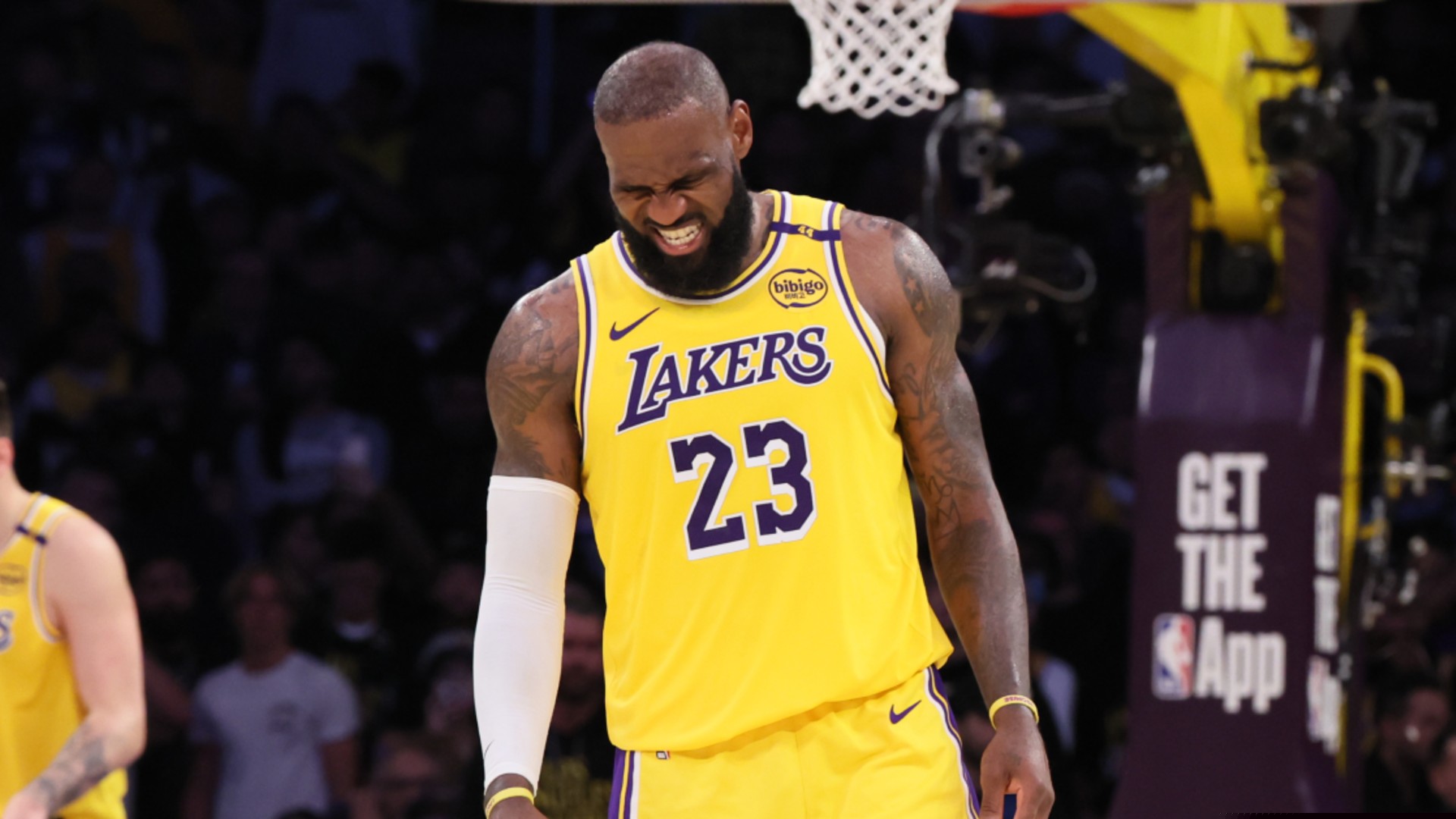 NBA Finals flashback: LeBron battles Steph in classic Game 7