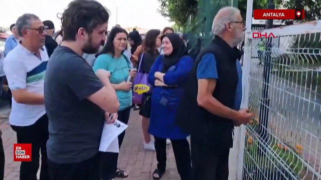 Antalya'da babası ısrar etti, oğlu 'boşver zaten girmek istemiyordum' dedi