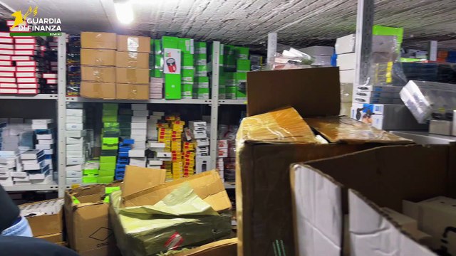 GdiF RIMINI: IN ATTESA DELLA NOTTE ROSA SEQUESTRATI CIRCA 300 MILA ARTICOLI CONTRAFFATTI (21.06.25)