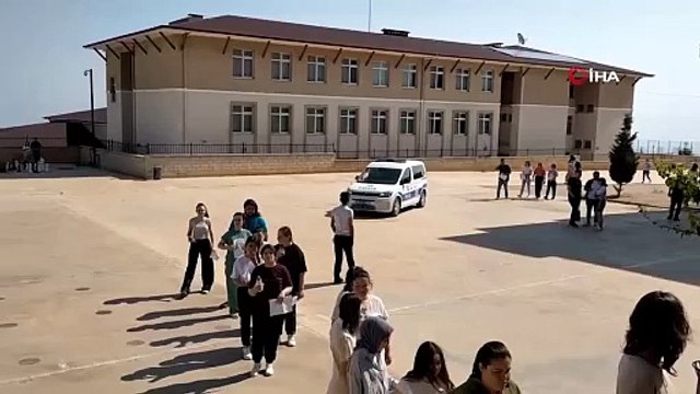 Denizli’de YKS’ye geç kalan ve kimliklerini evde unutan öğrencilerin imdadına polisler yetişti