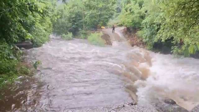 폭우로 불어난 계곡 고립 산악회원 21명 무사 구조 / YTN