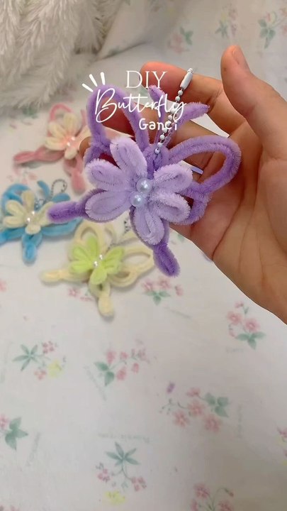 DIY Butterfly Keychain via: @mamicraftoneCreate your own adorable DIY Butterfly Keychain with this fun and easy craft idea! Perfect for beginners, this cute accessory adds a handmade touch to bags, backpacks, or keys. Great for gifting or personal use.