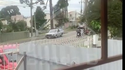 Idosos são agredidos após pedirem para motoboy reduzir a velocidade