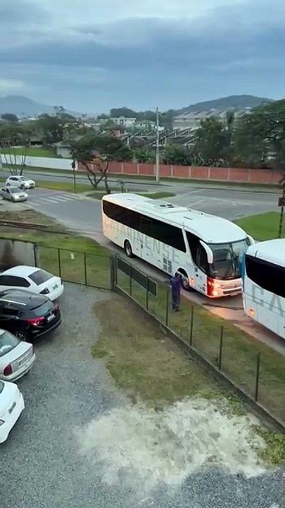 Acidente trem e ônibus em SC