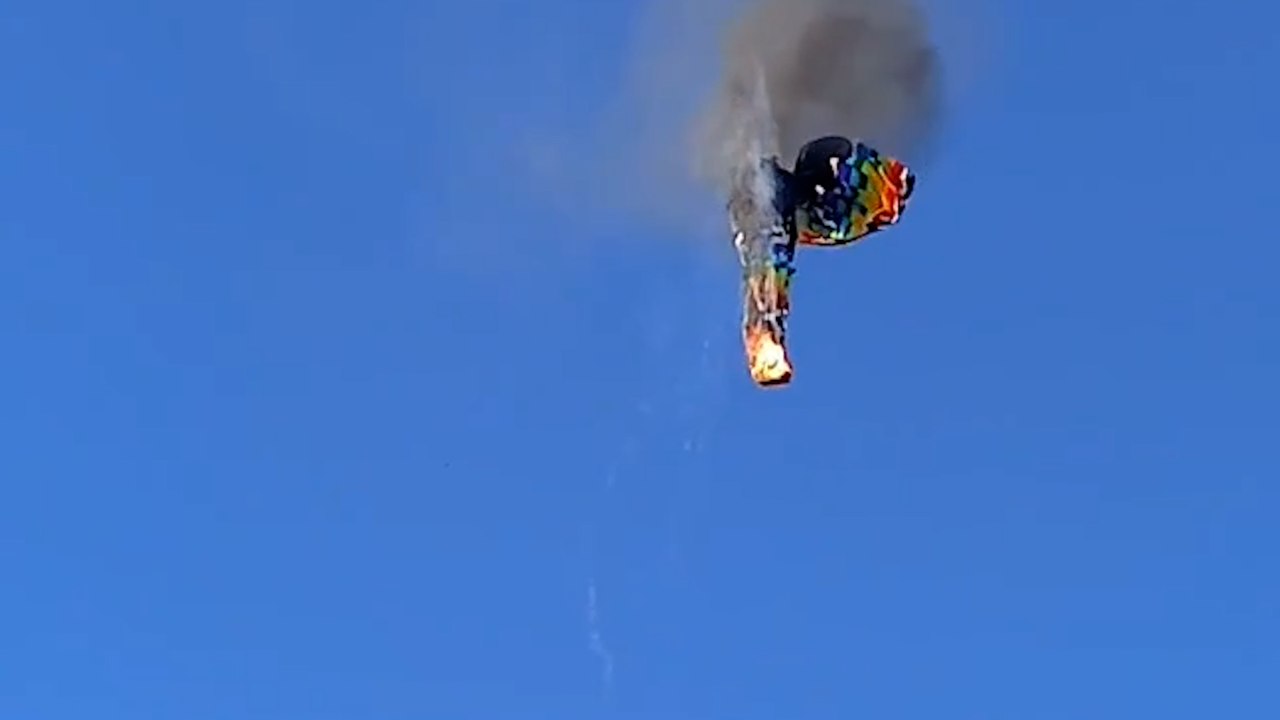 Ocho personas murieron tras el incendio y posterior caída de un globo aerostático en Brasil