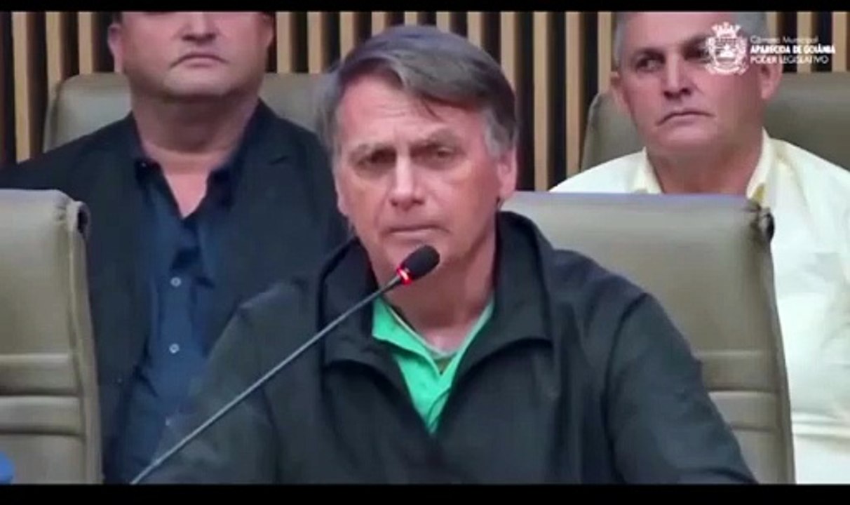 “Vomito dez vezes por dia”, disse Bolsonaro antes de ser internado com suspeita de pneumonia
