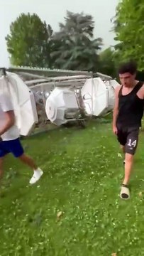 Lecco, ruota panoramica crollata: il video