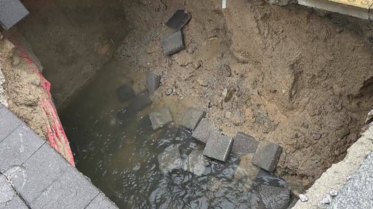 전북 남원시 도통동 땅 꺼짐 사고...40대 남성 추락 / YTN