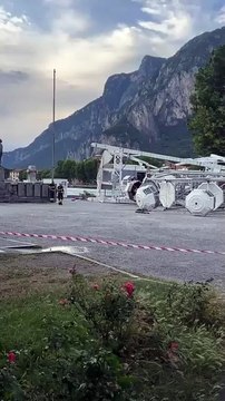 Tragedia sfiorata sul lago di Lecco: ruota panoramica ribaltata a causa di una tempesta