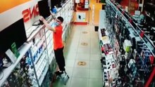 盘点全网人类倒霉爆笑瞬间，人一旦倒霉起来，连喝水都塞牙