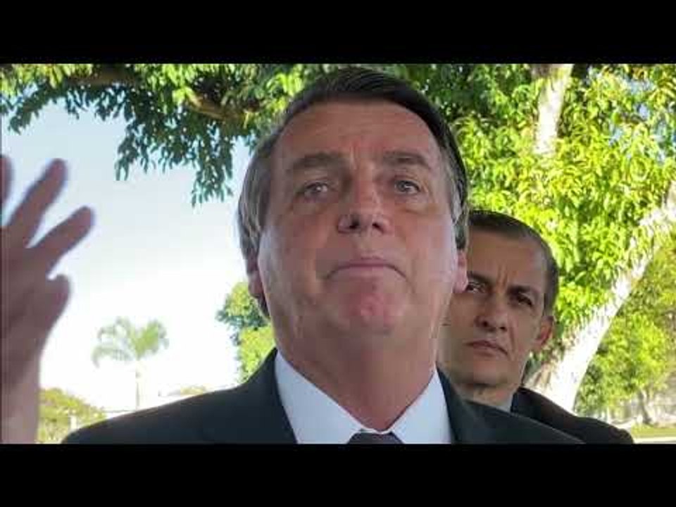 'Para não entrar na linha de Cuba, temos que ter voto impresso', diz Bolsonaro