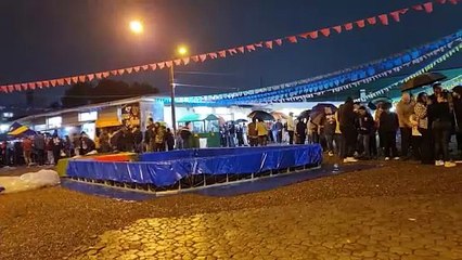 Nem a chuva apagou a chama: Festa da Fogueira esquenta a primeira noite de inverno em Cascavel