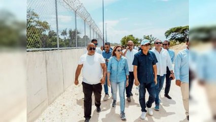 Carolina Mejía respalda construcción de la verja fronteriza