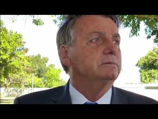 Bolsonaro diz que "dá arma" para que o povo não seja escravizado