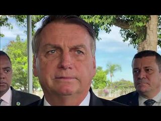 Bolsonaro chama de “desculpa esfarrapada” justificativa de Barroso contra voto impresso