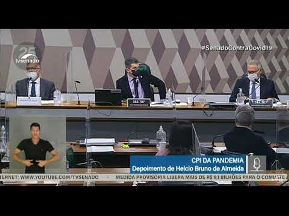 Presidente de instituto bolsonarista se atrapalha: "Não foi jantar, foi almoço"