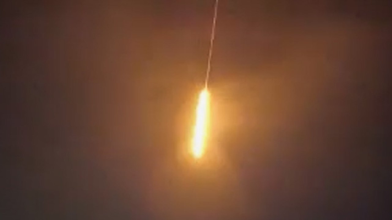 Iran का पलटवार, Israel के 10 शहरों में मिसाइलों से हमला