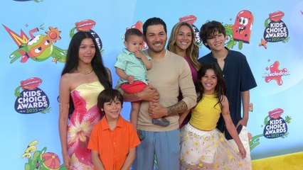 Familia Diamond 2025 Kids' Choice Awards Orange Carpet