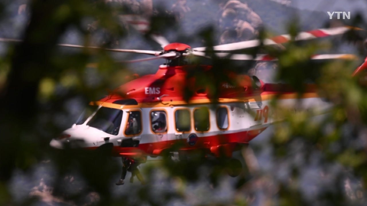 북한산 인수봉 인근에서 40대 여성 발목 다쳐 헬기로 구조 / YTN