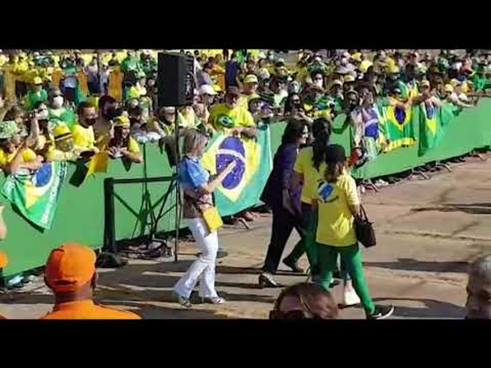 Damares é chamada de "mita" por bolsonaristas