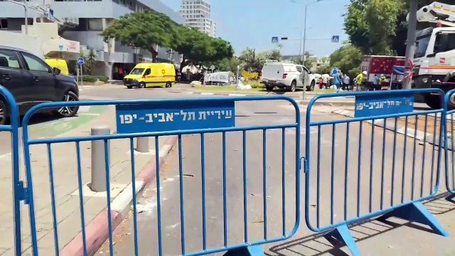 Imágenes de los daños por el impacto de un misil iraní en Tel Aviv