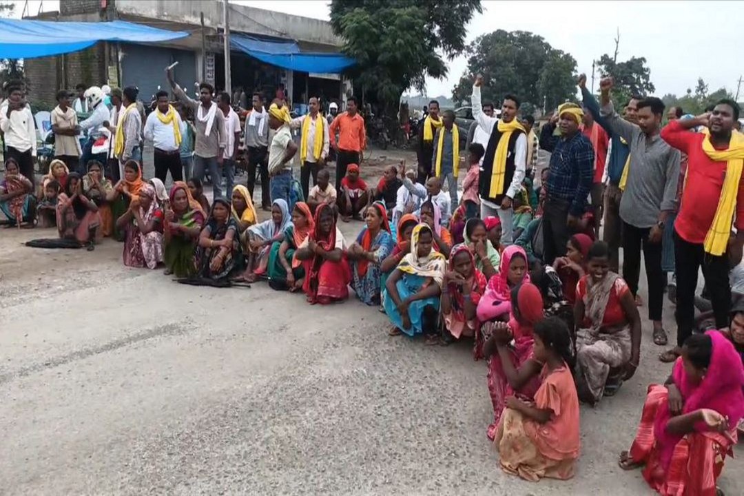 पहाड़ी कोरवा आत्महत्या मामला: सर्व आदिवासी समाज ने एनएच जाम कर की नारेबाजी, की ये 7 मांगें