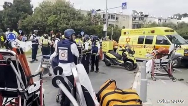 Tel Aviv colpita dai missili iraniani dopo l'attacco Usa