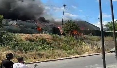 Gaziosmanpaşa'da geri dönüşüm tesisinde yangın