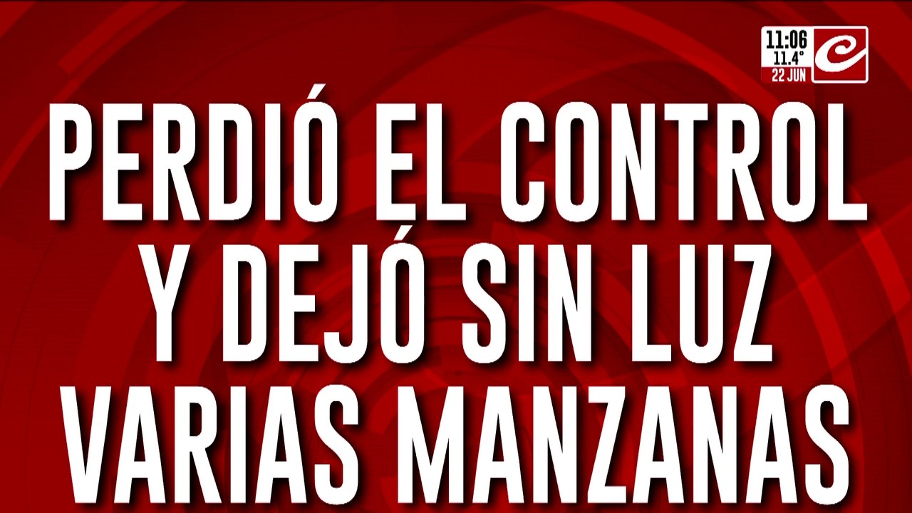 Perdió el control del auto, chocó un gabinete eléctrico y dejó sin luz a todo el barrio