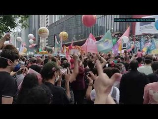 Manifestantes tentam agredir Ciro Gomes com pedaços de pau