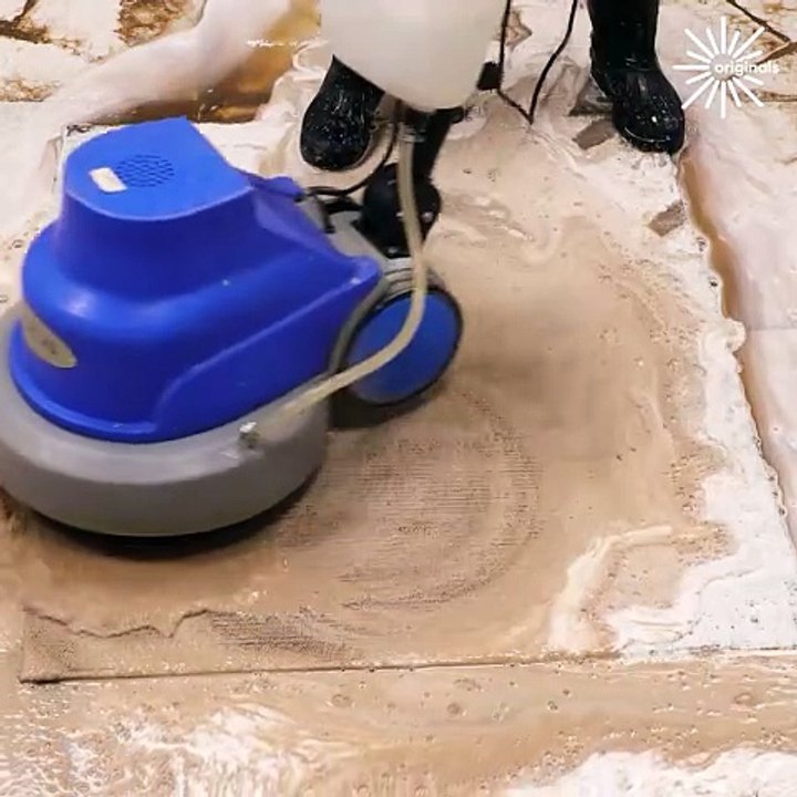 Satisfying ASMR cleaning of a dry muddy rug! 💧