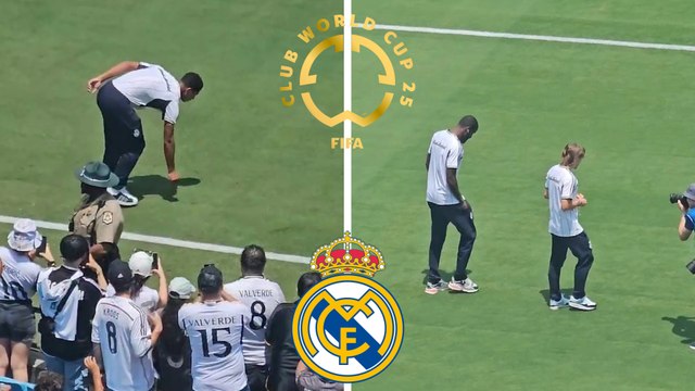Jugadores del Real Madrid contentos con el césped del Bank of America Stadium previo al duelo contra Pachuca
