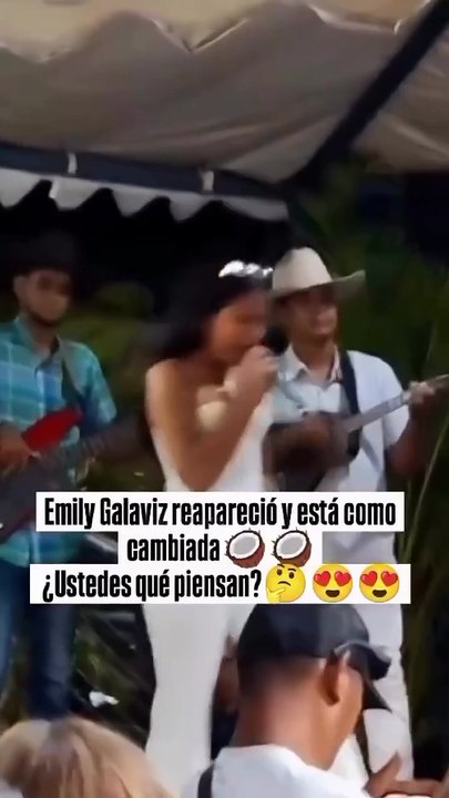 Emily Galaviz cantando y luciendo radiante