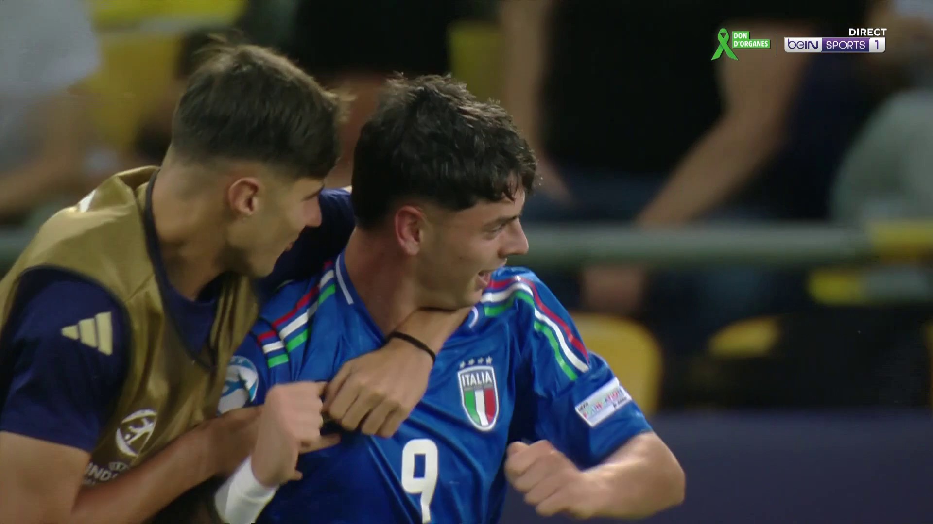 Incroyable : à 9 contre 11, l'Italie arrache les prolongations sur un coup franc dans le temps additionnel !