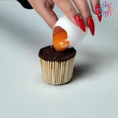 Cooking eggs on matches! 🤯