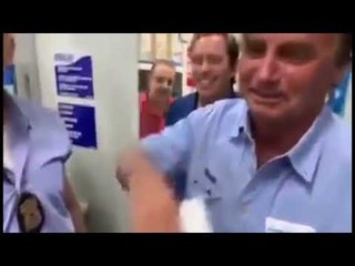 No Guarujá, Bolsonaro joga na Mega Sena da Virada