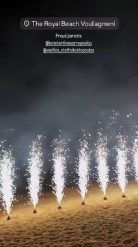 Η λαμπερή εμφάνιση της Σπυροπούλου και το Σταθοκωστόπουλου στη βάφτιση του γιου τους