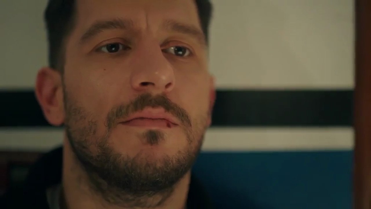 41. Lost In Love ❤️ Perdidos En El Amor. Capítulo 41 Audio ESPAÑOL HD. (Sakla Beni). Con Uraz Kaygılaroğlu, Cemre Baysel, Asude Kalebek, Baran Bölükbasi
