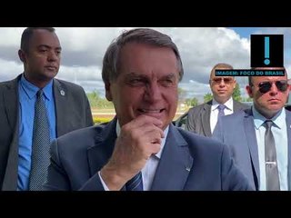 De volta ao cercadinho, Bolsonaro comenta problema intestinal: "Vou ter que conviver"