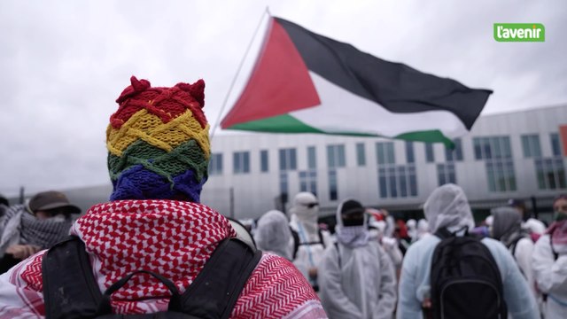 Des centaines de personnes du collectif Stop arming Israël bloquent le siège de l’entreprise Syensqo à Bruxelles