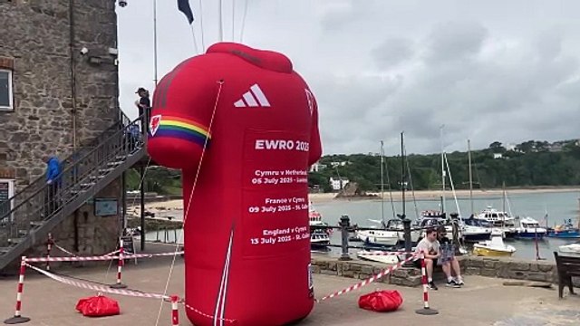 Wales ‘Ein Crys Cymru’ giant football shirt stops at Tenby Harbour