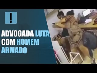 Advogada luta com homem armado e é baleada