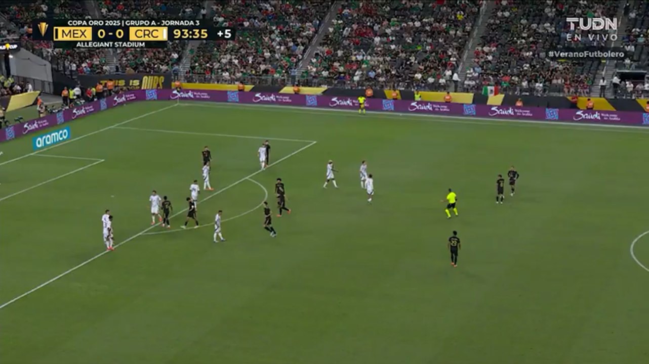 Gimenez, gol capolavoro in rovesciata. Ma il Var lo annulla